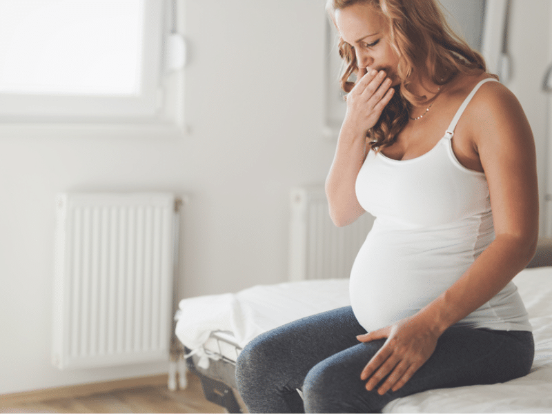 Triệu chứng của tiền sản giật trong thai kỳ như thế nào?, nôn, buồn nôn, triệu chứng tiền sản giật khi mang thai