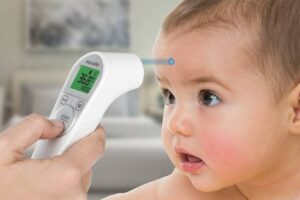 Hướng dẫn đo thân nhiệt trẻ bị sốt: Vị trí đo và cách thực hiện