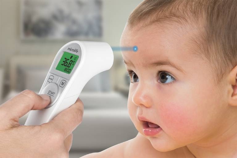 Hướng dẫn đo thân nhiệt trẻ bị sốt: Vị trí đo và cách thực hiện 2