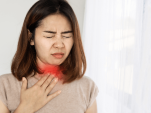 Đau rát họng không sốt có phải là triệu chứng của COVID-19?