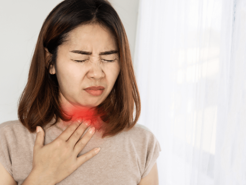 Sốt đau họng và COVID-19: Liệu có liên quan?