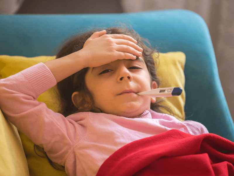 Trẻ bị viêm mũi họng cấp sốt mấy ngày?
