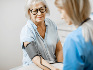 Tiêu chuẩn chẩn đoán của WHO và AHA: Trình bày huyết áp dựa trên hướng dẫn của Tổ chức Y tế Thế giới và Hội Tim mạch Mỹ